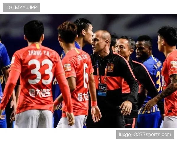 比赛官员如何分工？主裁、边裁、VAR各管什么？